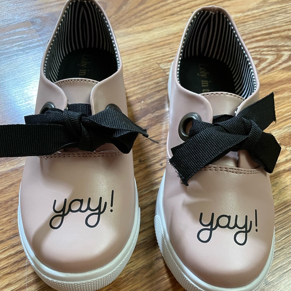 Loly in the sky shoes size 5.5 neutral mauve color